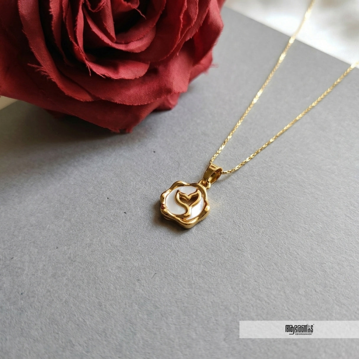 Tail Enamel pendant Necklace