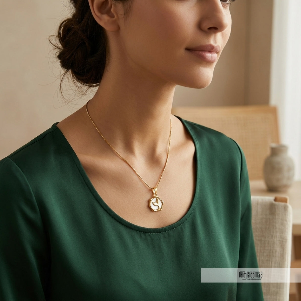 Tail Enamel pendant Necklace