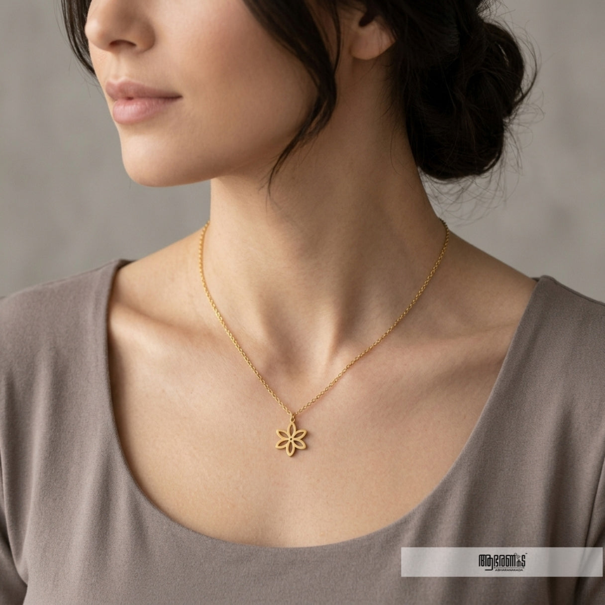 Simple Flower Pendant Necklace