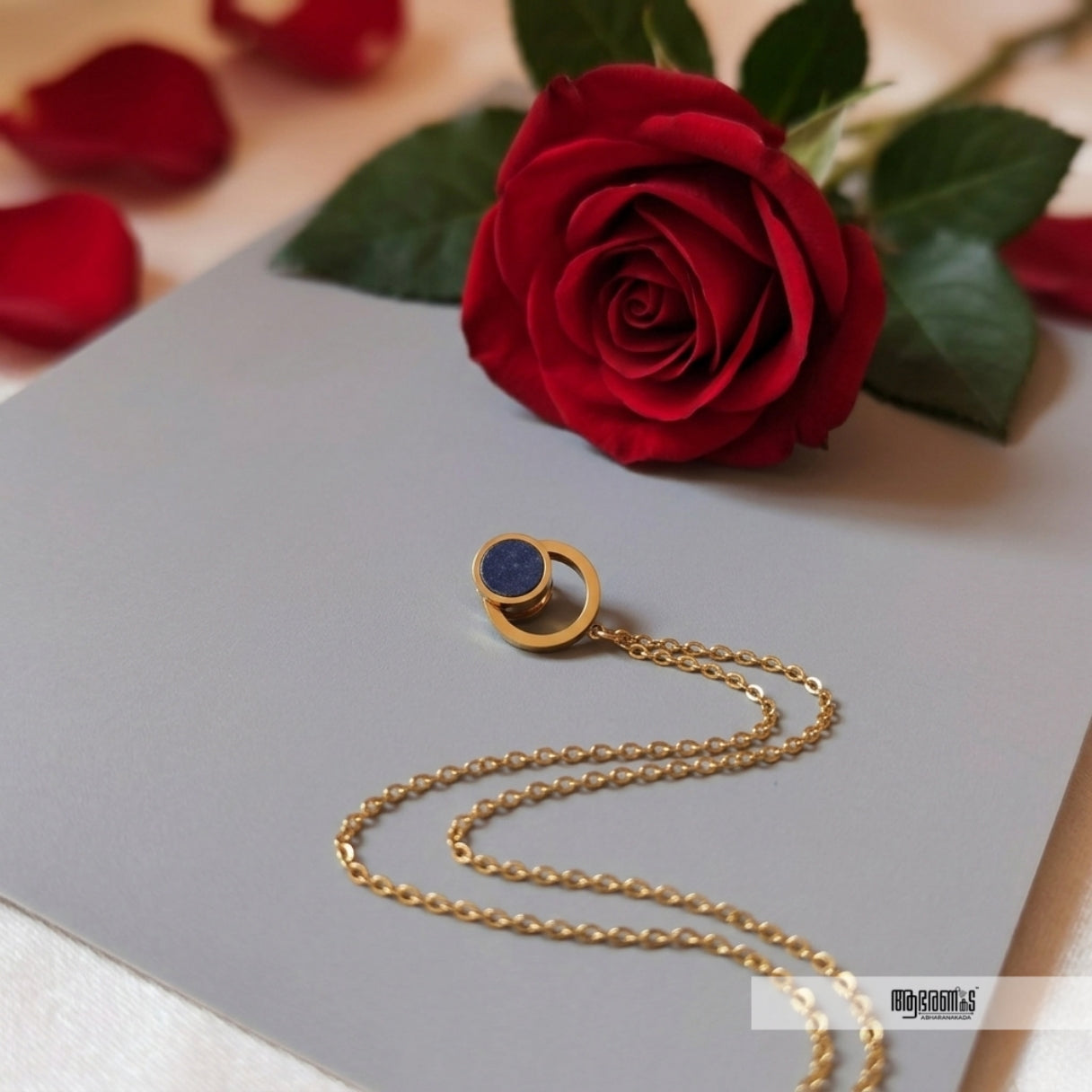 Simple Pendant Necklace